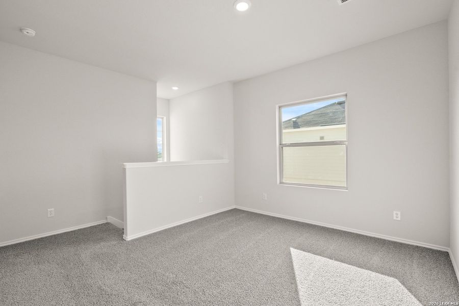 Spacious, unfurnished interior of a new home in Blue Ridge Ranch, San Antonio (Image 20).