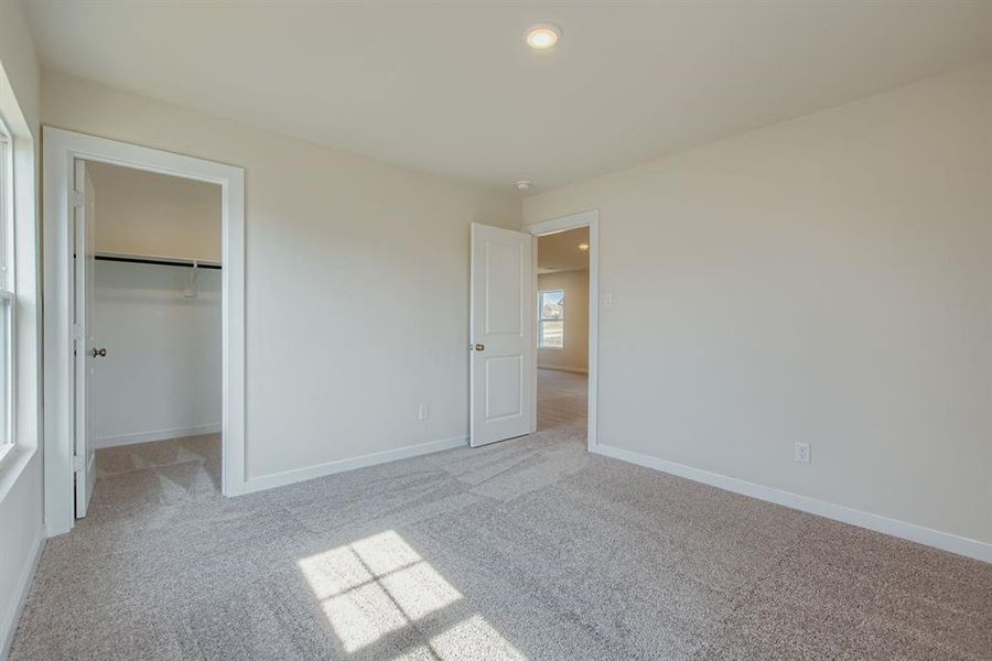 Spacious, unfurnished interior of a new home in Sperling Farms, Ferris (Image 20).