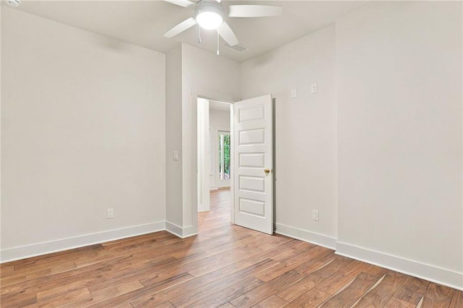 Spacious, unfurnished interior of a new home in , Jasper (Image 19).