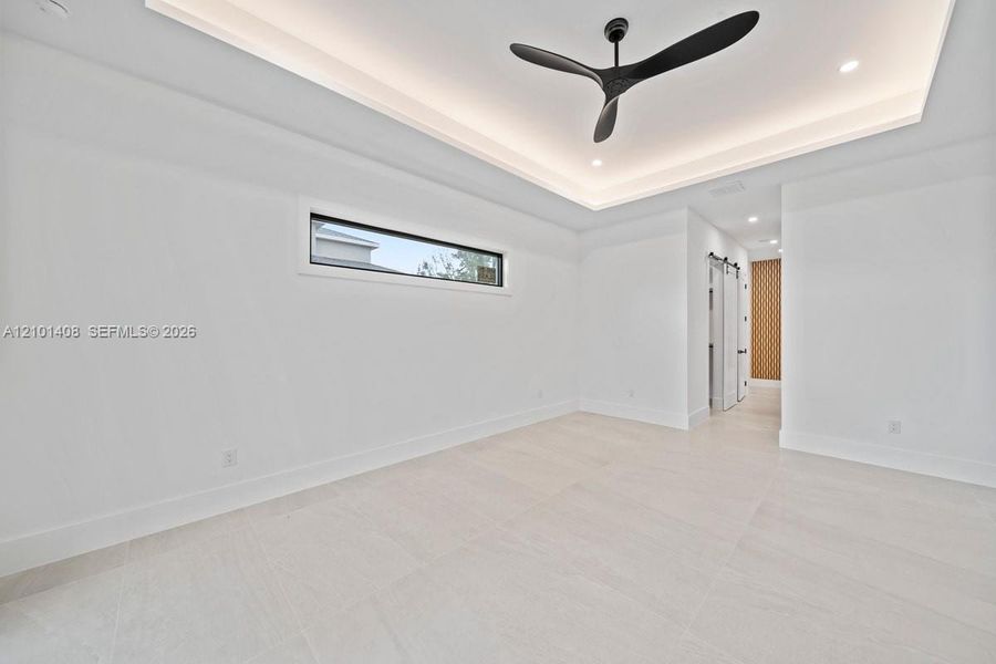Spacious, unfurnished interior of a new home in , Cape Coral (Image 21).
