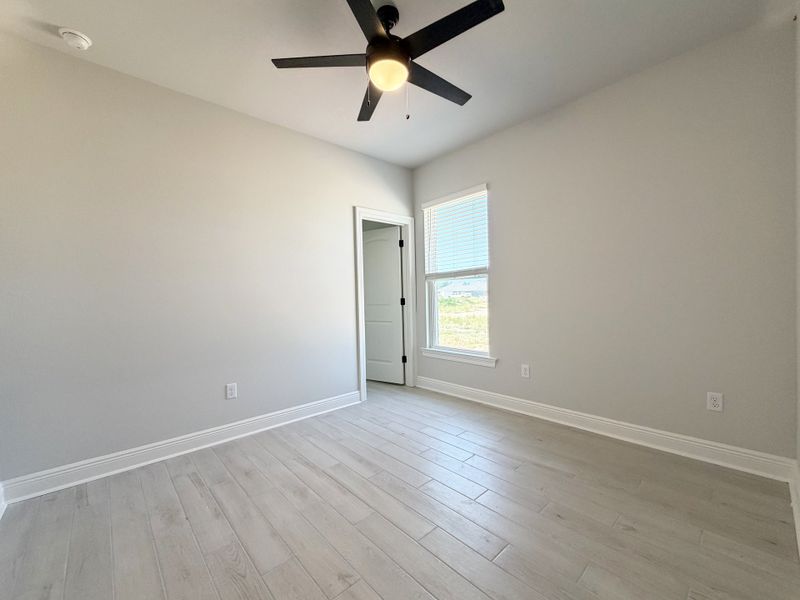 Spacious, unfurnished interior of a new home in Natureview, Freeport (Image 11).