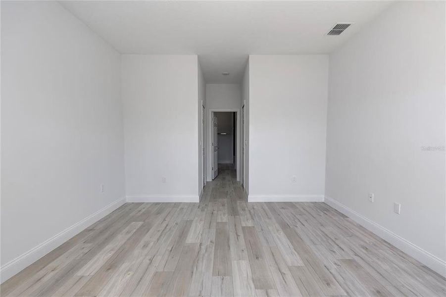 Spacious, unfurnished interior of a new home in , Ocala (Image 20).