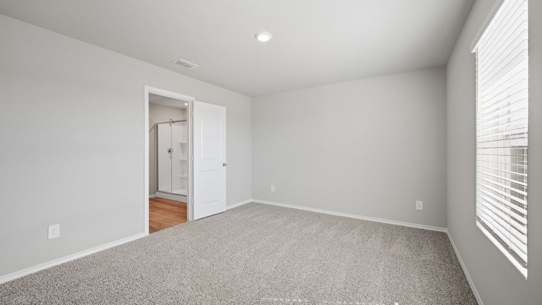 Representative unfurnished interior of a home built from the Caprock by D.R. Horton in Sunnycreek, Crowley (Image 23).