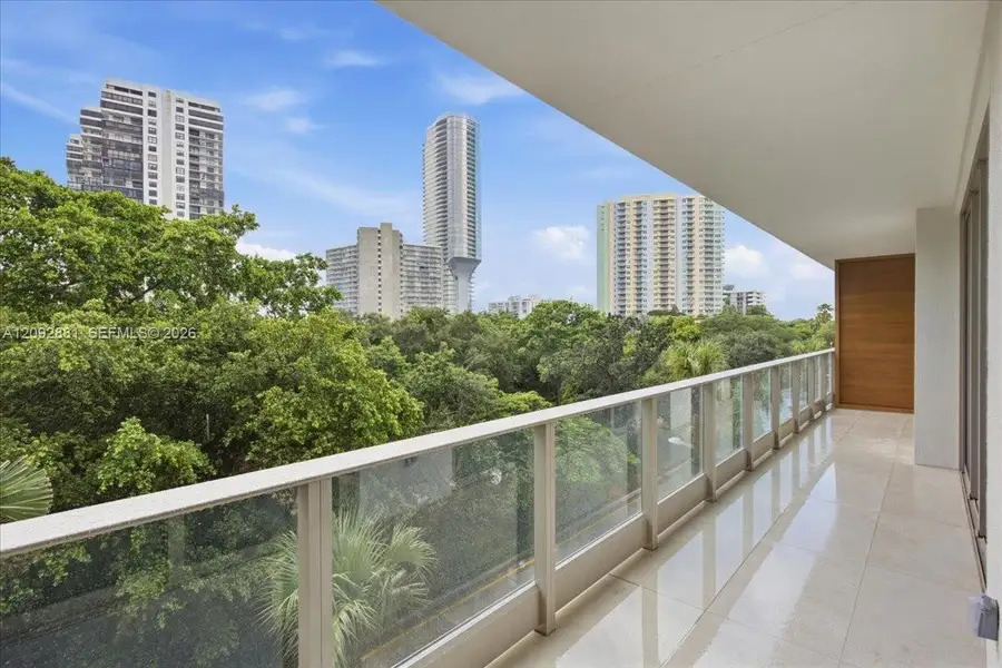 Condo located in Miami, FL showcasing its design and architecture (Image 4). Condo located in Miami, FL showcasing its design and architecture (Image 4).