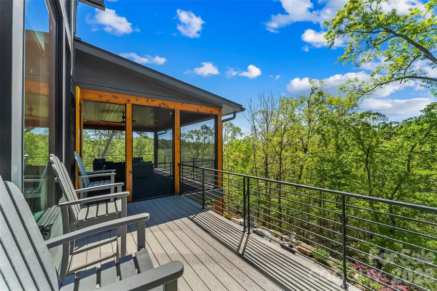 Exterior details and patio area of a home in , Marion (Image 4).
