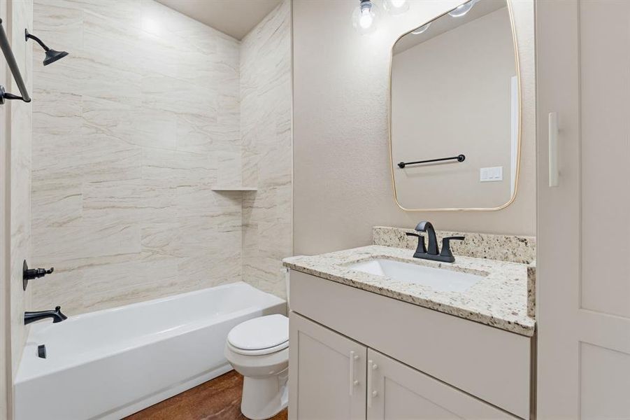 Furnished interior view inside a new home in , Killeen (Image 10).