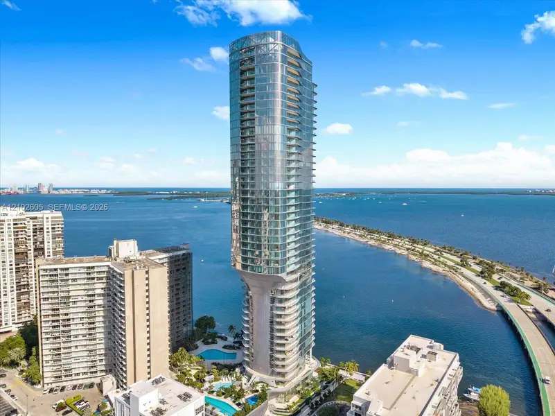 Condo located in Miami, FL showcasing its design and architecture (Image 3).