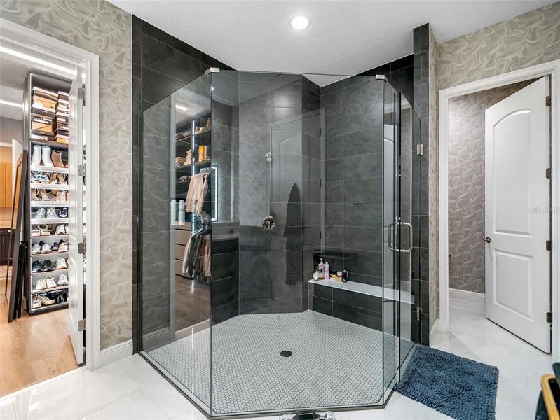 Furnished interior view inside a new home in , Orlando (Image 5).