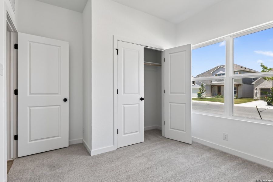 Spacious, unfurnished interior of a new home in Nopal Valley, San Antonio (Image 26).