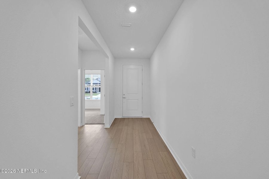 Spacious, unfurnished interior of a new home in Hyland Trail, Green Cove Springs (Image 32).