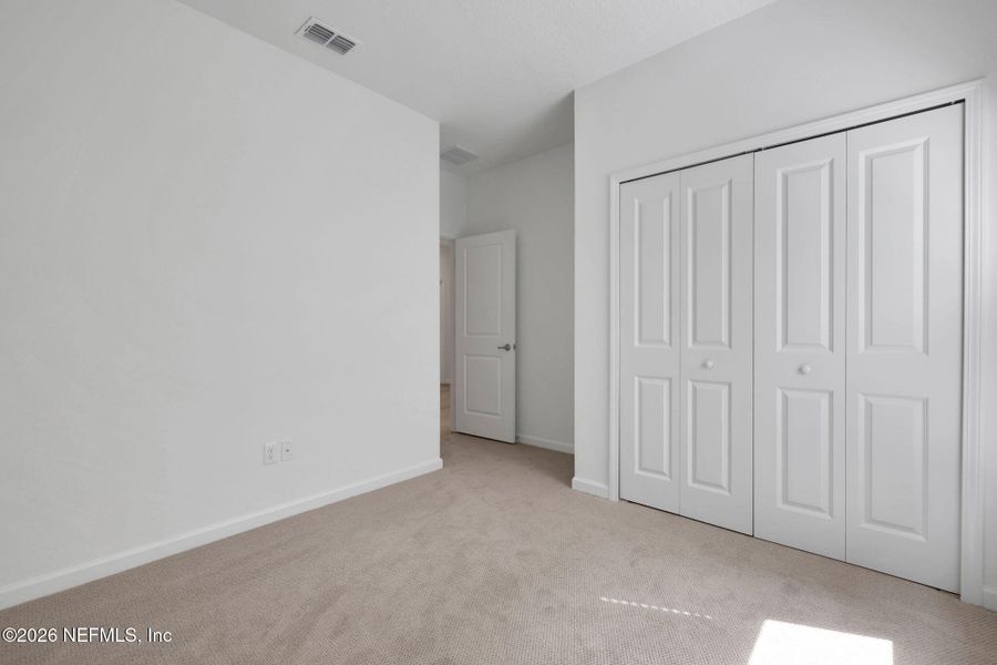 Spacious, unfurnished interior of a new home in Hyland Trail, Middleburg (Image 27).