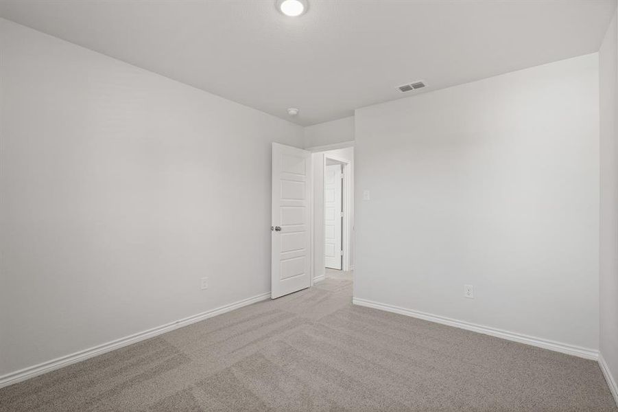 Spacious, unfurnished interior of a new home in Sycamore Landing, Fort Worth (Image 17).