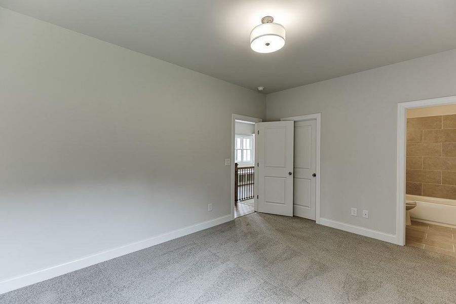 Spacious, unfurnished interior of a new home in , Bishop (Image 25).