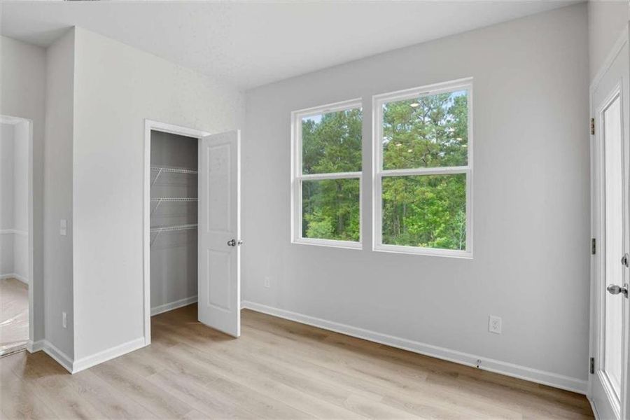 Spacious, unfurnished interior of a new home in Creekside Landing, Dallas (Image 18).