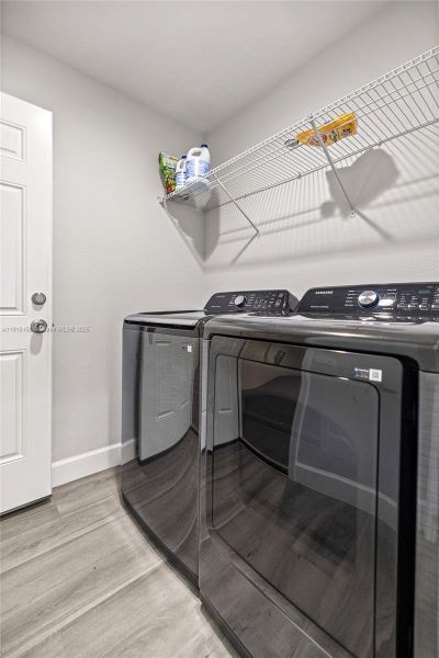 Close-up of interior finishes inside a home in , Dunnellon (Image 8).