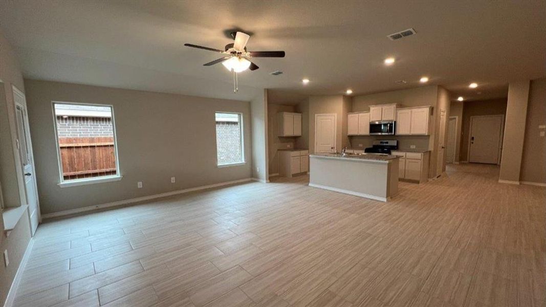 Spacious, unfurnished interior of a new home in Rosewood at Beltmill, Fort Worth (Image 12).