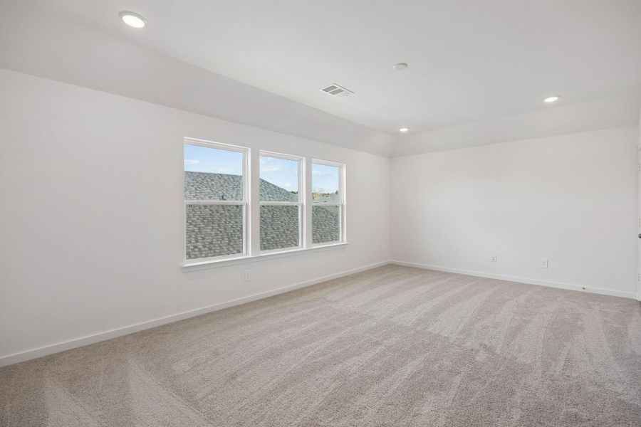 Spacious, unfurnished interior of a new home in Montgomery Bend, Montgomery (Image 8).