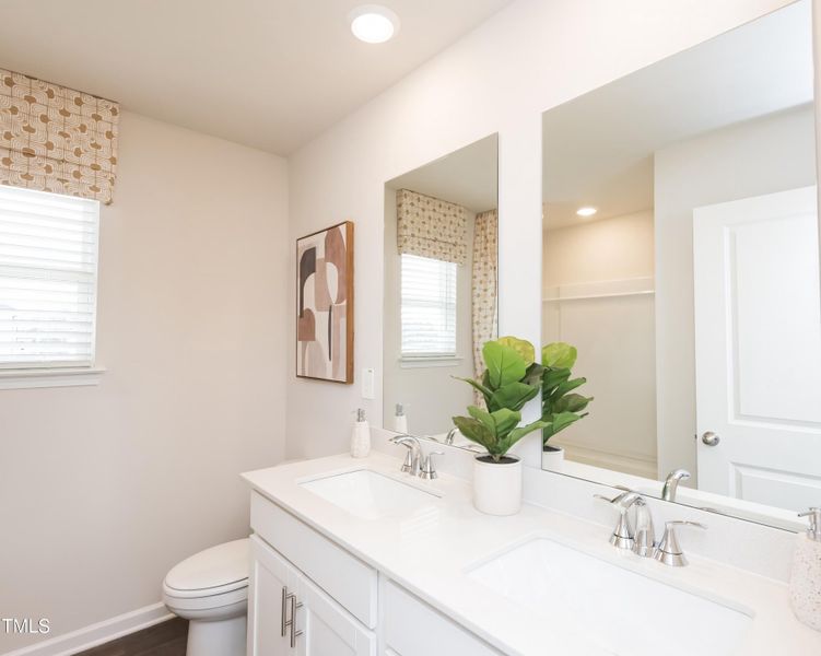 18_Paisley_SecondaryBath 18_Paisley_SecondaryBath