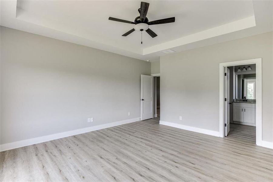 Spacious, unfurnished interior of a new home in , Hartwell (Image 27).
