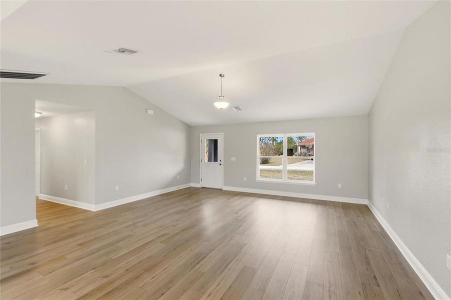 Spacious, unfurnished interior of a new home in , Sebring (Image 16).