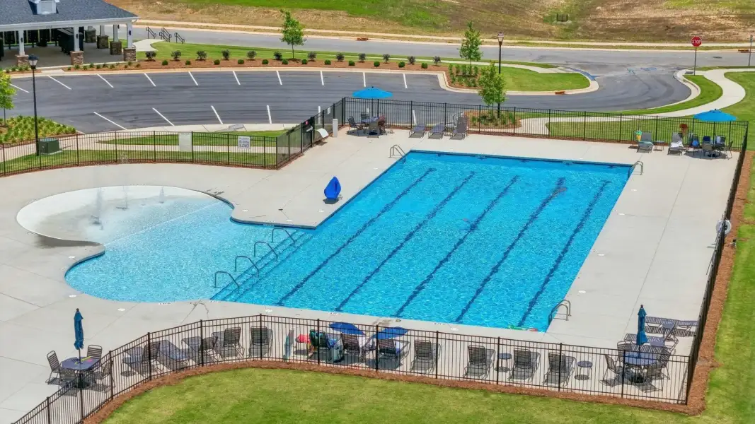Lakeside Glen Community Amenity - Sparkling Pool Lakeside Glen Community Amenity - Sparkling Pool