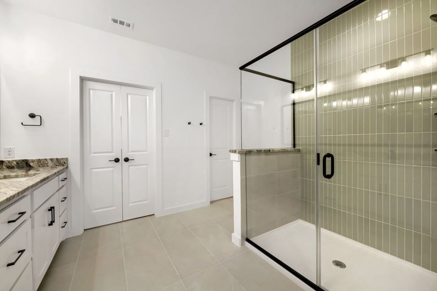 3241 Vaquero - Primary Bathroom