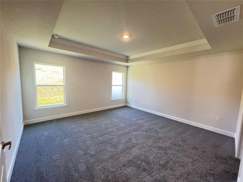 Spacious, unfurnished interior of a new home in , Dade City (Image 17).