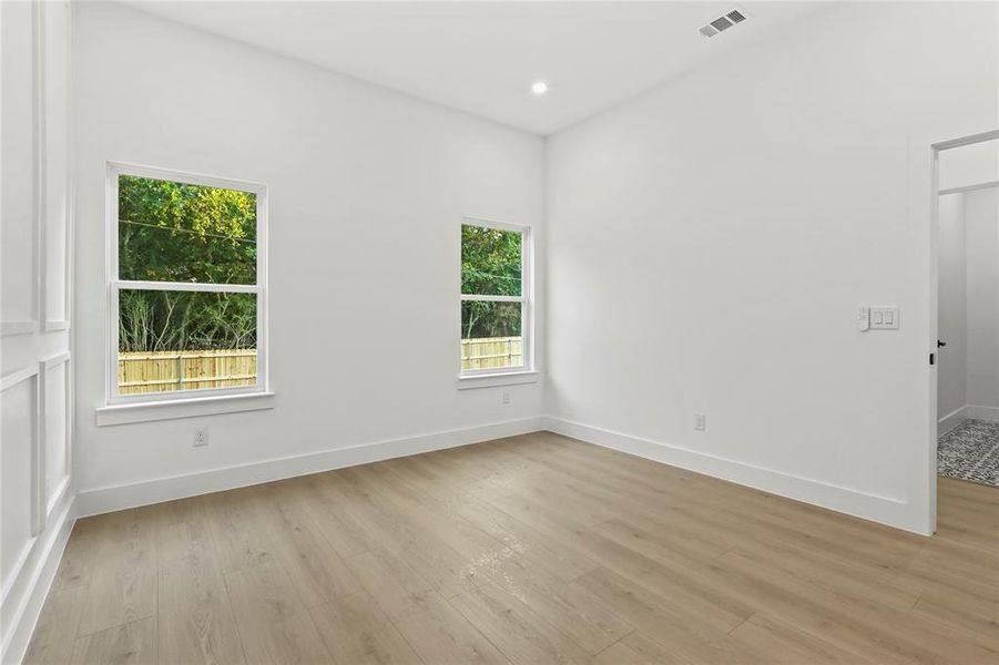 Spacious, unfurnished interior of a new home in , Dallas (Image 17).