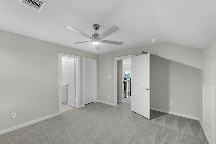 Spacious, unfurnished interior of a new home in Briarwood Crossing, Rosenberg (Image 38).