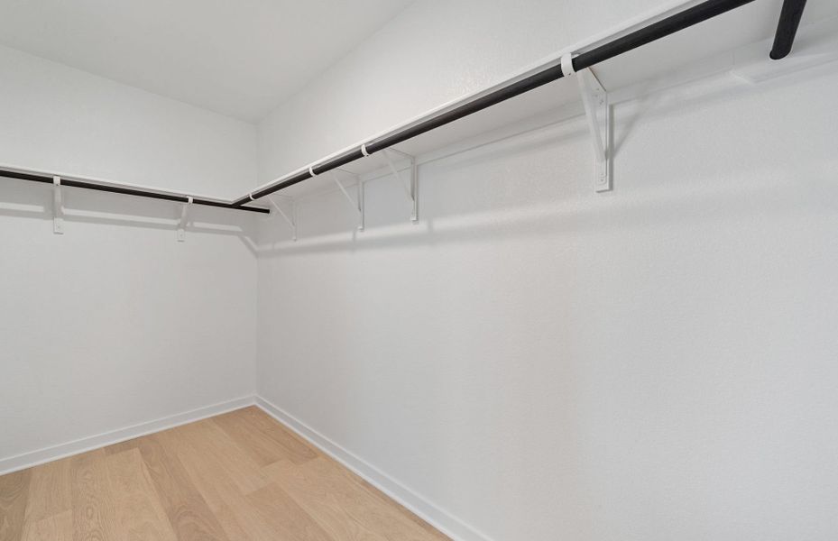 Spacious, unfurnished interior of a new home in Sunfield, Buda (Image 36).