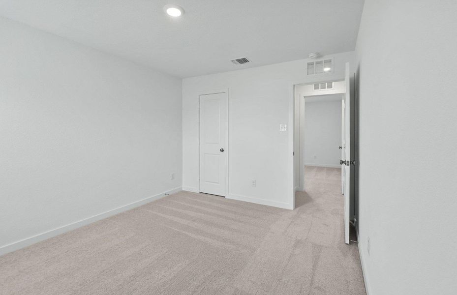 Spacious, unfurnished interior of a new home in Sonterra, Jarrell (Image 21).