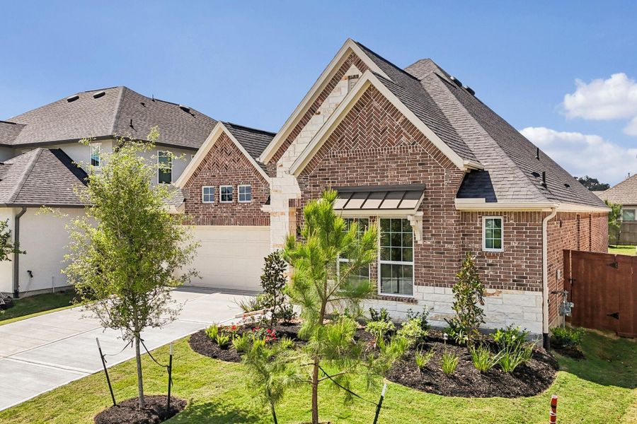 Front exterior of a new home in Evergreen 55', Conroe, TX, highlighting curb appeal (Image 26).
