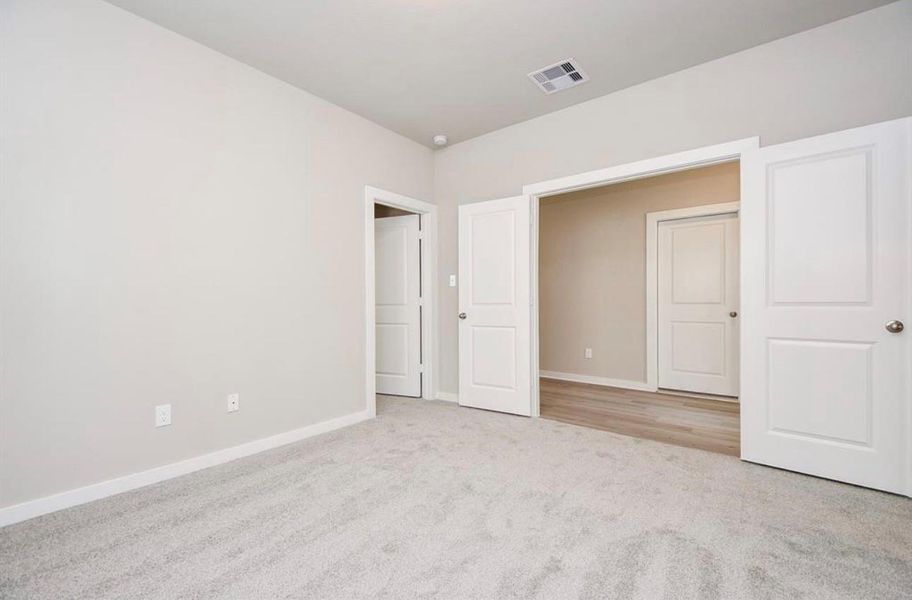 Flex room with secondary bedrooms on either side