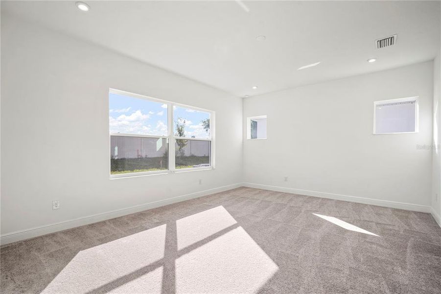 Spacious, unfurnished interior of a new home in Fieldstone, Plant City (Image 22).