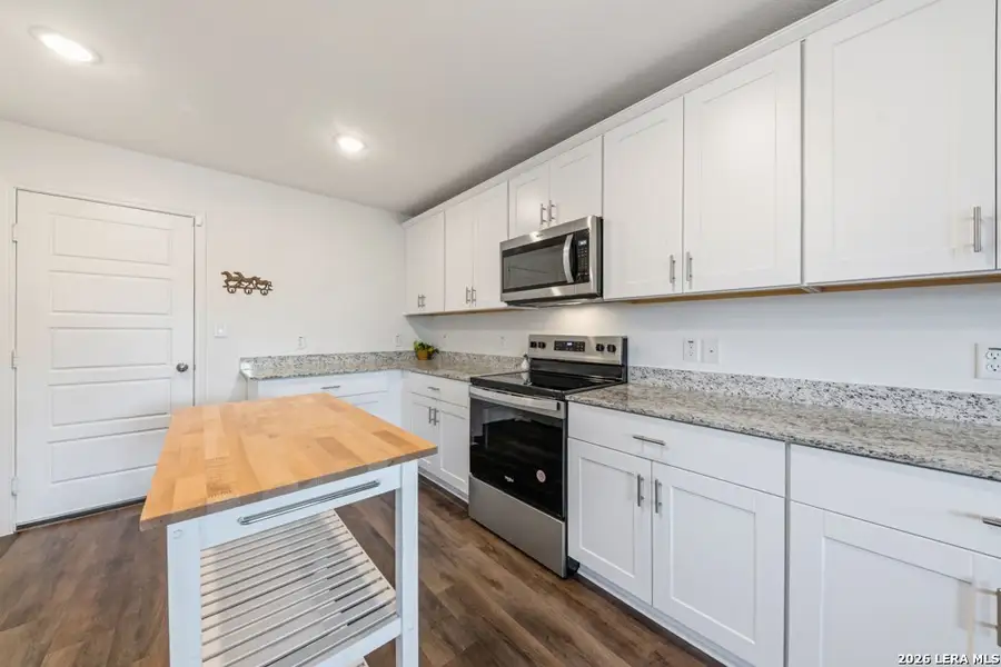 Furnished interior view inside a new home in Cinco Lakes, San Antonio (Image 18).