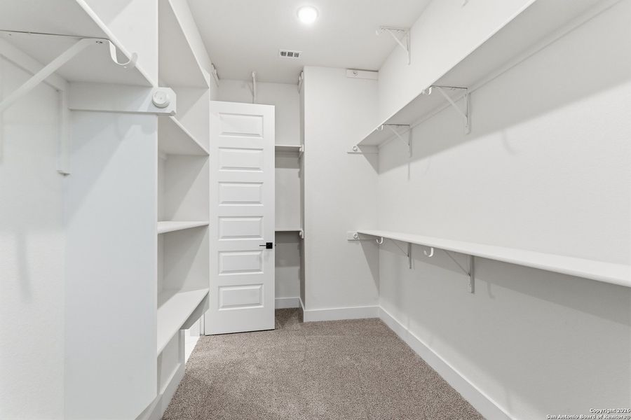 Spacious, unfurnished interior of a new home in Buffalo Crossing, Cibolo (Image 34).