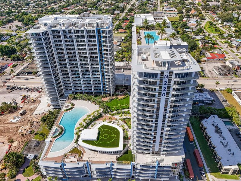 Condo located in Lake Park, FL showcasing its design and architecture (Image 22).