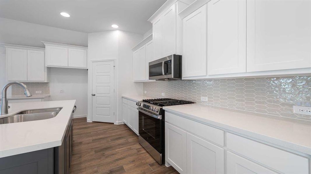 Furnished interior view inside a new home in Avondale 40', Fate (Image 8). Furnished interior view inside a new home in Avondale 40', Fate (Image 8).