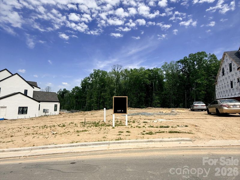 Site preparation for new homesites in , Davidson (Image 10).