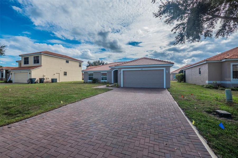 Front exterior of a new home in , Kissimmee, FL, highlighting curb appeal (Image 24).