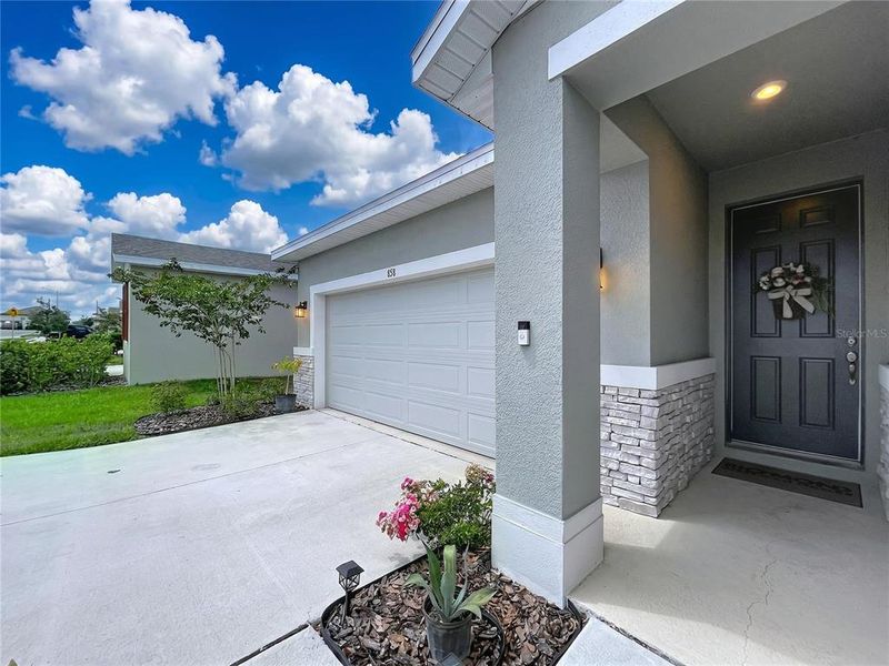 Exterior details and patio area of a home in Seasons at Mabel Place, Lake Wales (Image 37).