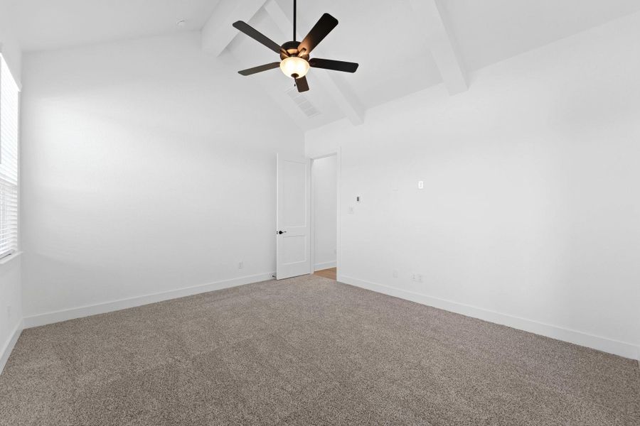 Spacious, unfurnished interior of a new home in Riceland, Mont Belvieu (Image 15).