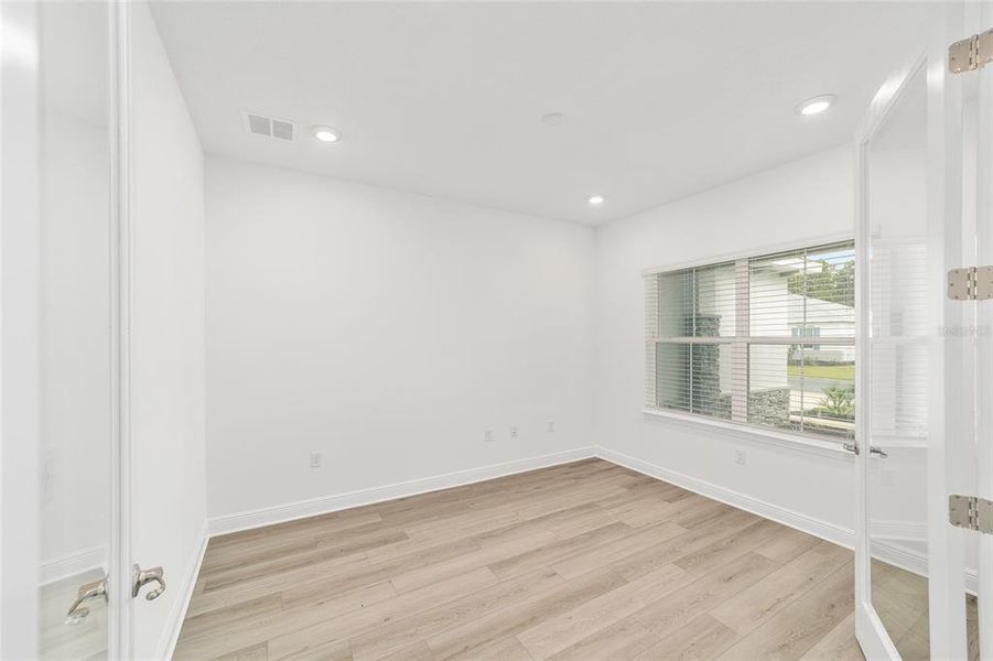 Spacious, unfurnished interior of a new home in , Ocala (Image 31).