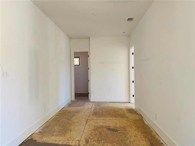 Spacious, unfurnished interior of a new home in , Lawrenceville (Image 17).