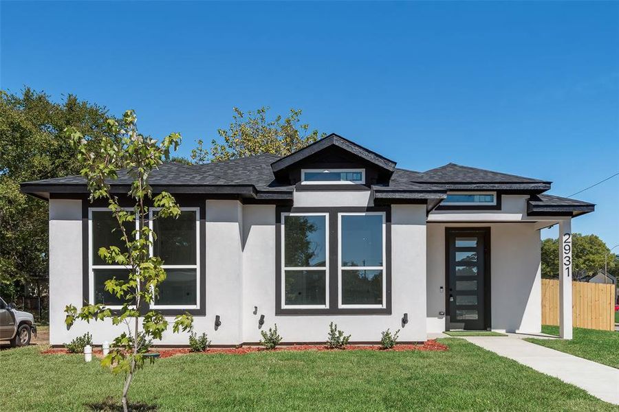 View of front of house with a front yard