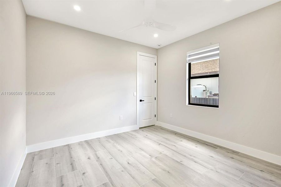 Spacious, unfurnished interior of a new home in , Cape Coral (Image 18).