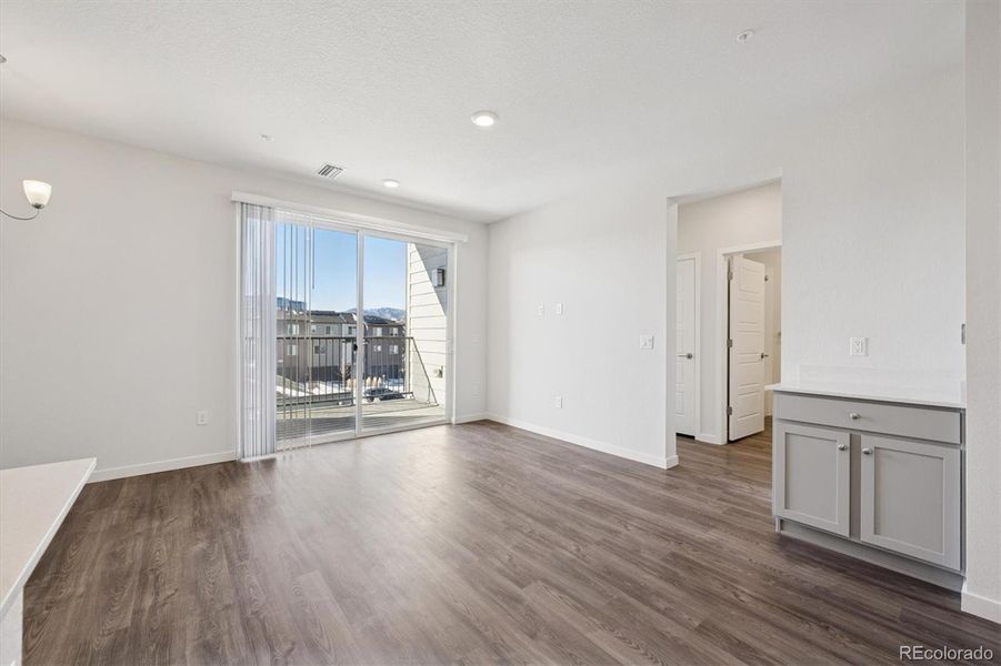 Spacious, unfurnished interior of a new home in Grand Vue at Interlocken, Broomfield (Image 10).