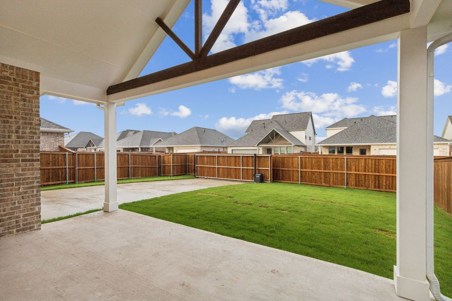 Exterior details and patio area of a home in Dove Hollow, Waxahachie (Image 3).