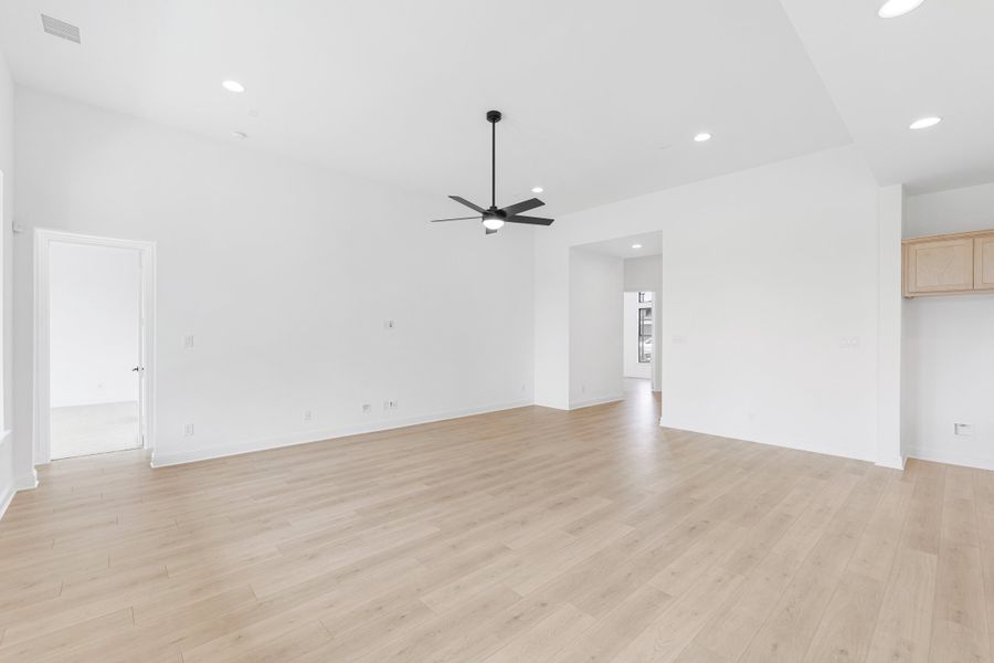 Spacious, unfurnished interior of a new home in Nelson Lake Estates, Rockwall (Image 20).