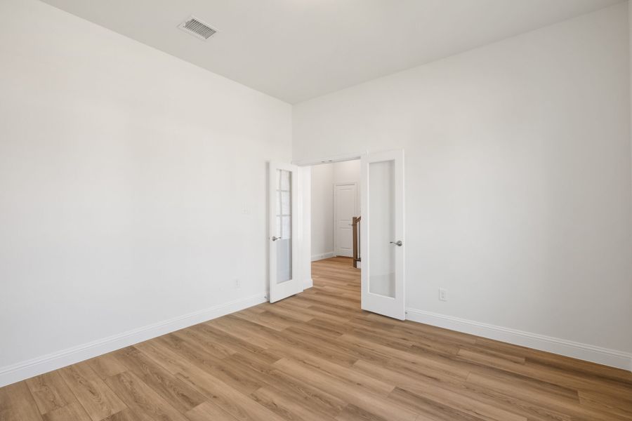 Spacious, unfurnished interior of a new home in Lake Breeze, Lavon (Image 19).